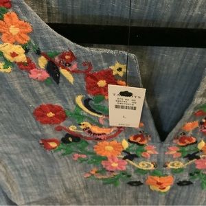 Embroidered top with bows on sleeve
Matching shoes available